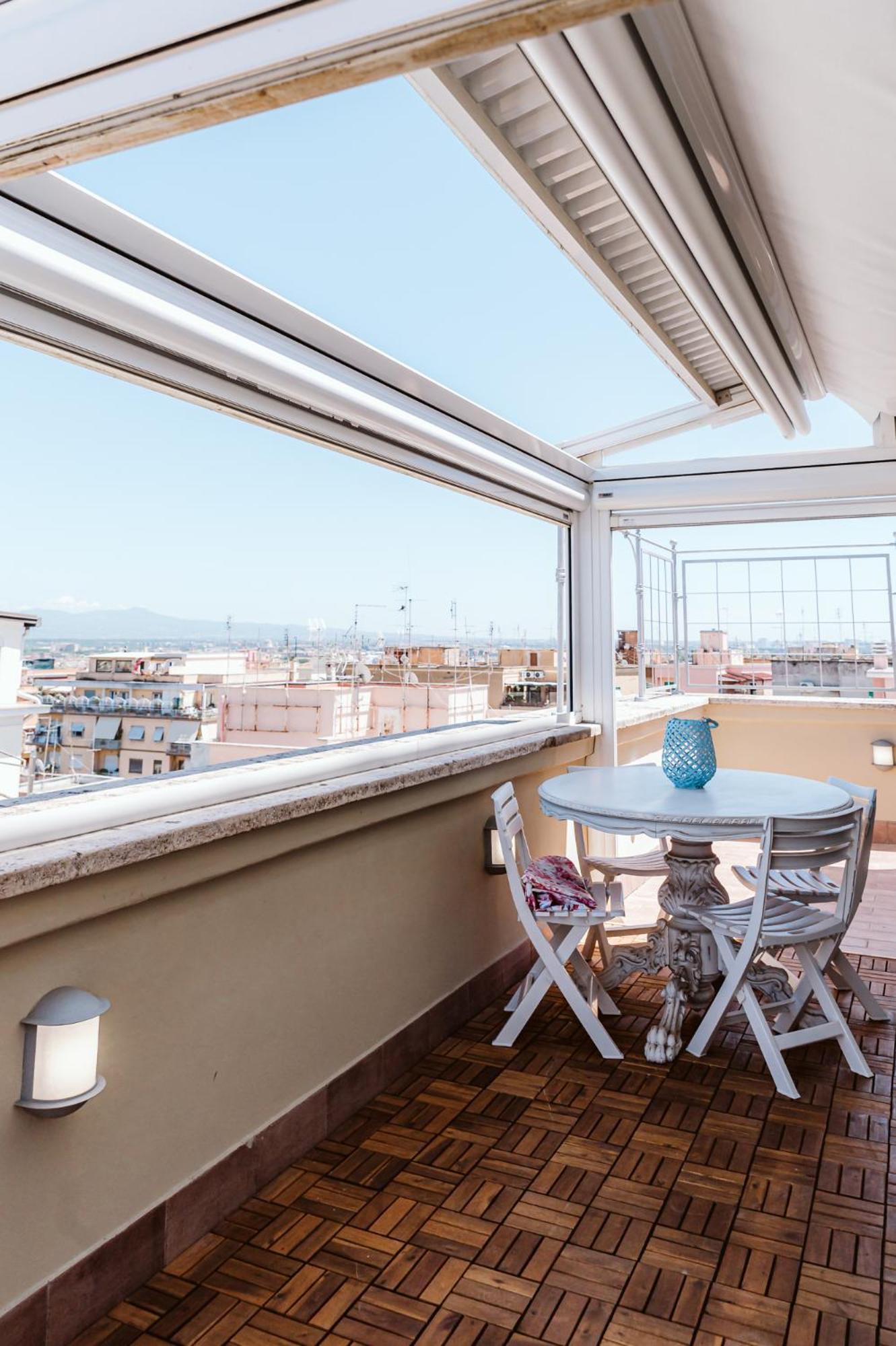 Cozy Penthouse With Terrace And View *