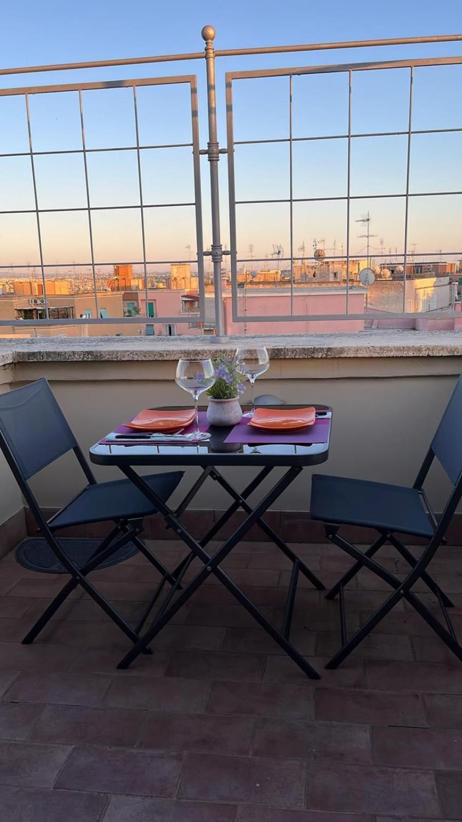 Cozy Penthouse With Terrace And View Apartment Rom