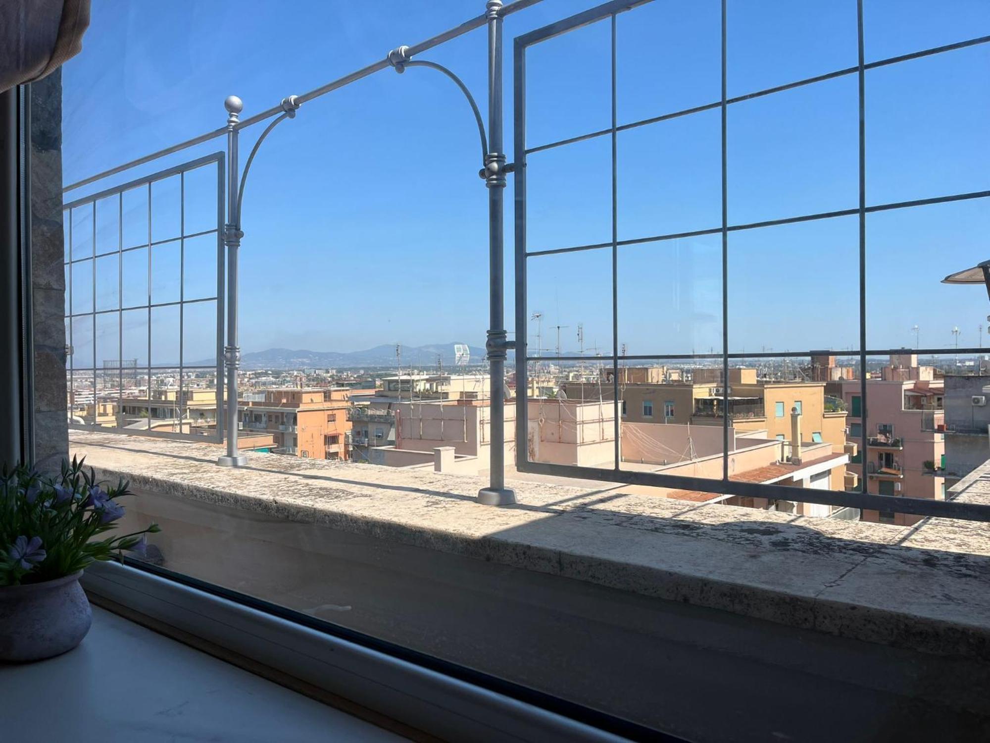 Cozy Penthouse With Terrace And View * Rom