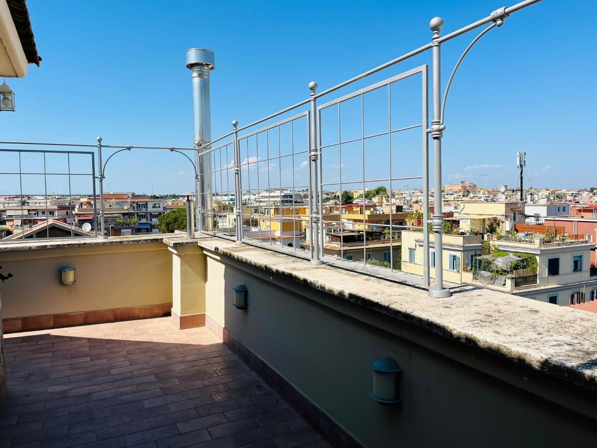 Cozy Penthouse With Terrace And View