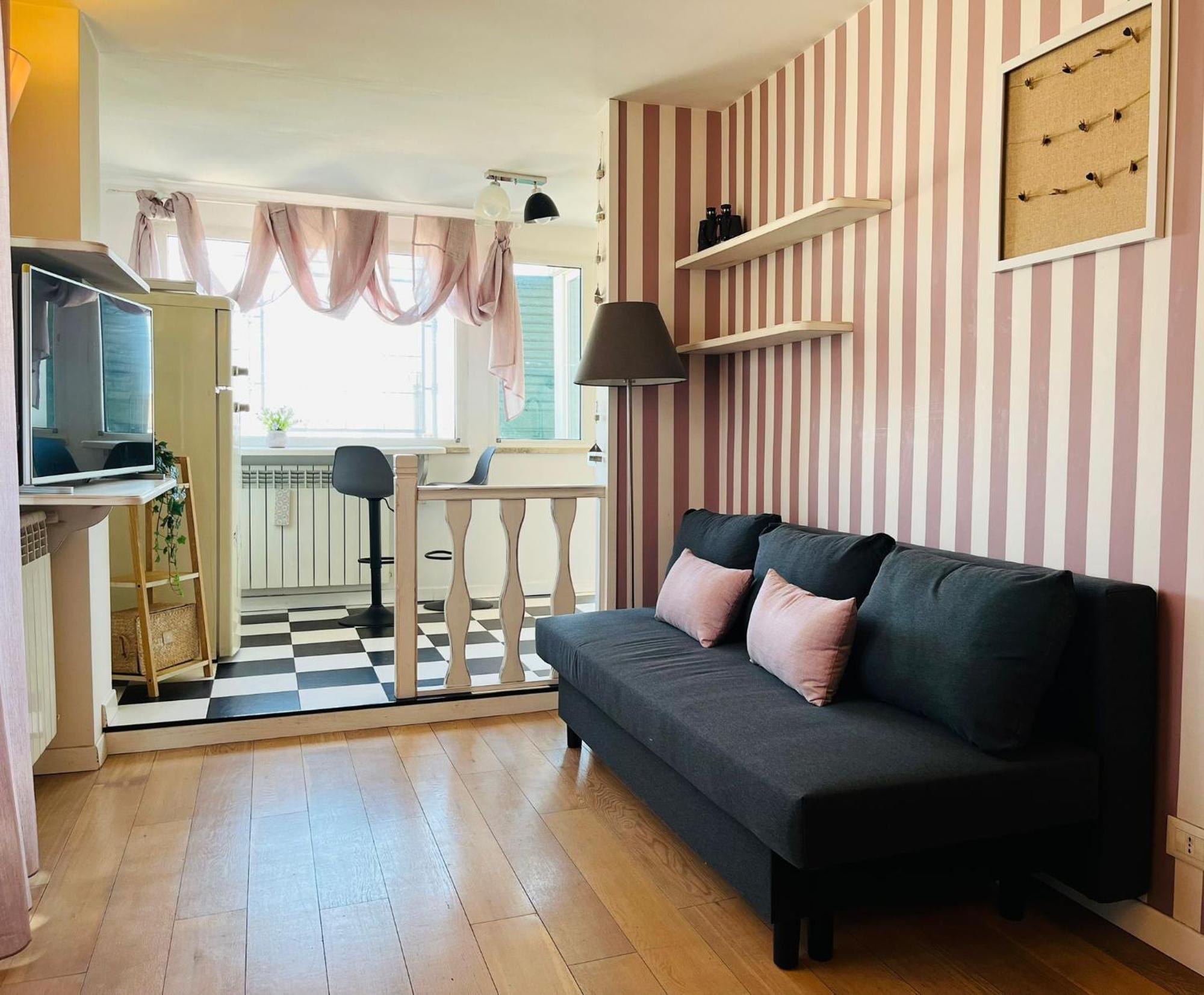 Cozy Penthouse With Terrace And View Apartment Rom